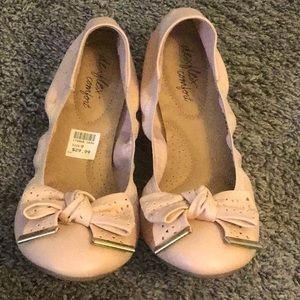 Size 9 Blush ballet flats with a bow